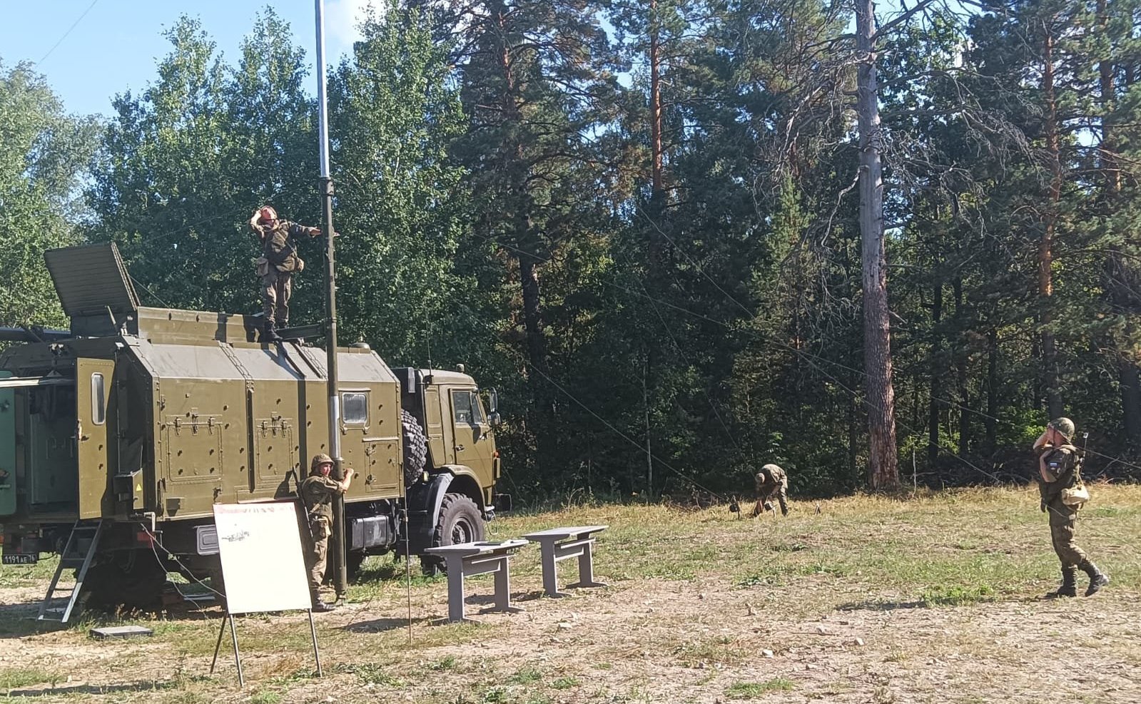 Сергей Рябухин в ходе рабочей поездки в регион посетил учебный центр войск связи Ульяновского гарнизона