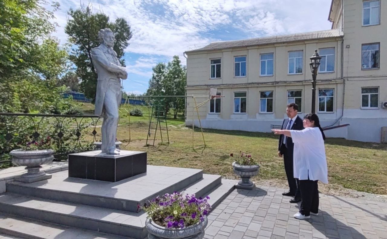 Александр Ролик посетил социальные и спортивные объекты в муниципалитетах Приморья