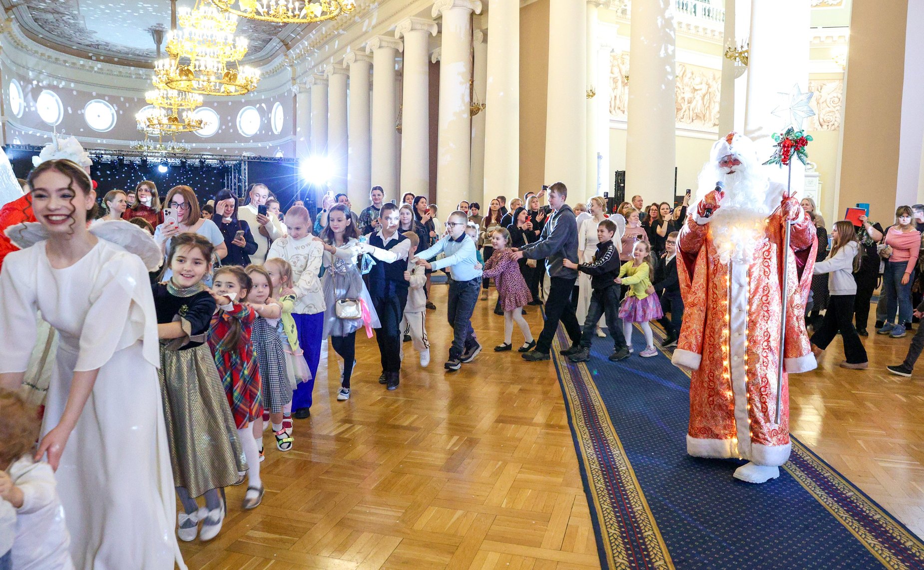По инициативе Валентины Матвиенко в Таврическом дворце Санкт-Петербурга организована Рождественская елка для детей участников СВО