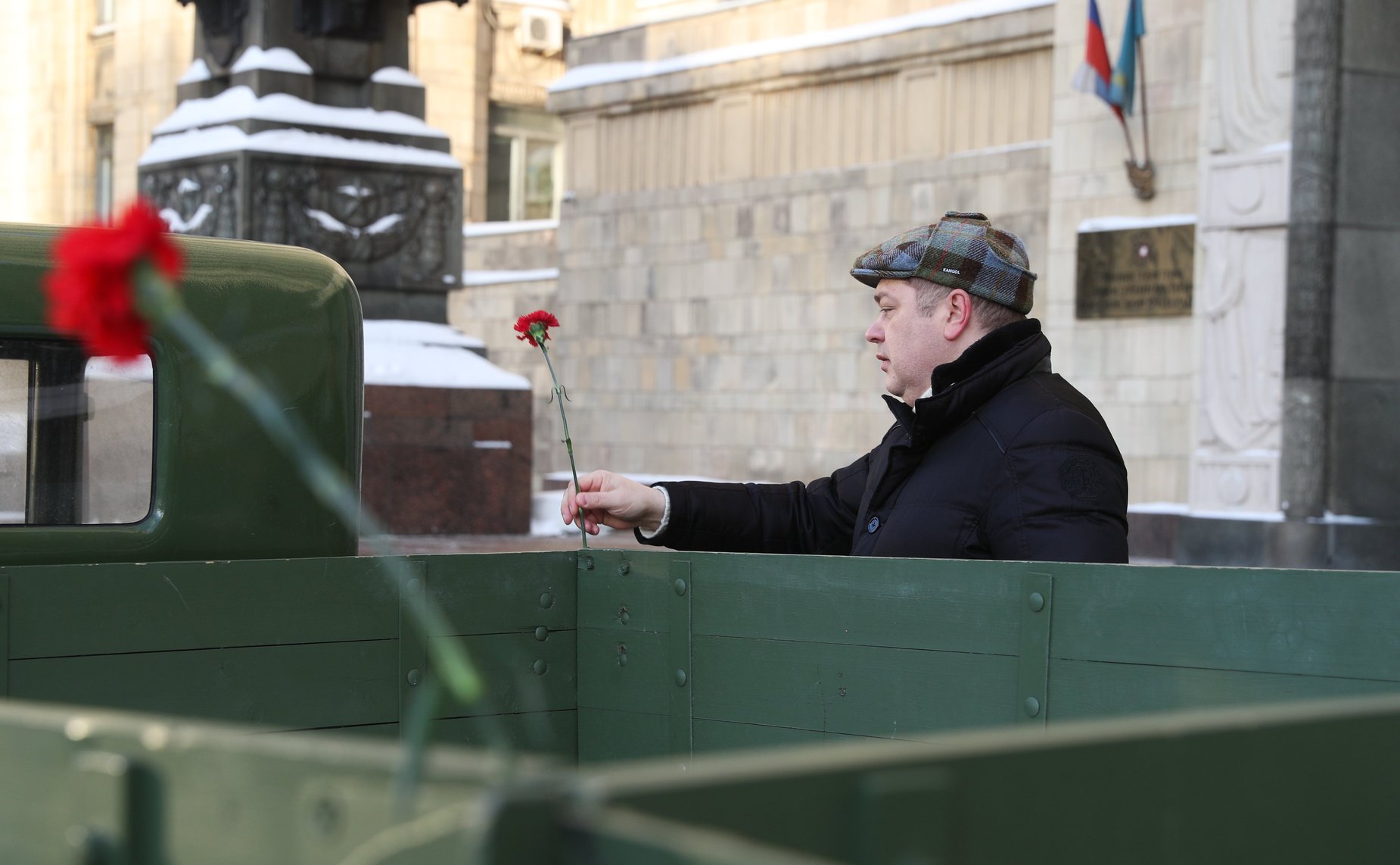 Сенаторы приняли участие в церемонии возложения цветов к «Полуторке» (ГАЗ АА)