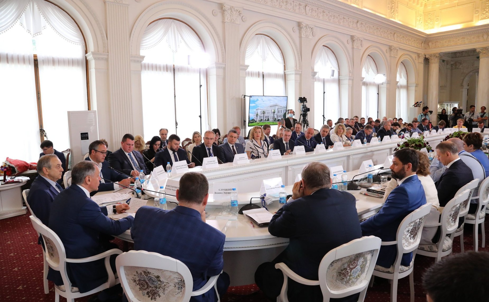 Ольга Епифанова приняла участие в пленарном заседании Ливадийского клуба, прошедшего в Ялте в рамках XIV Международного фестиваля «Великое русское слово»