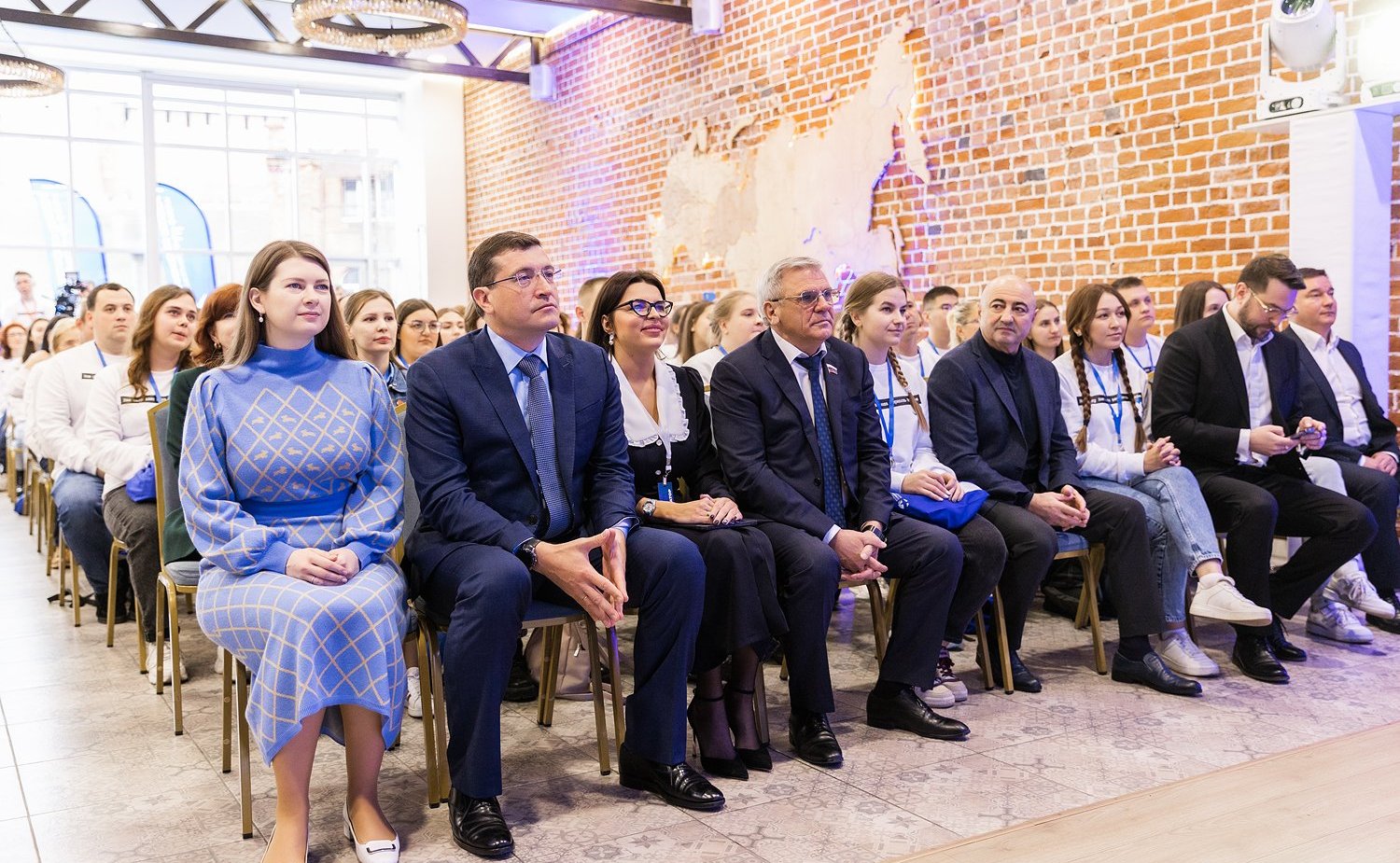 Александр Вайнберг встретился с участниками международного форума «Волонтеров Победы»