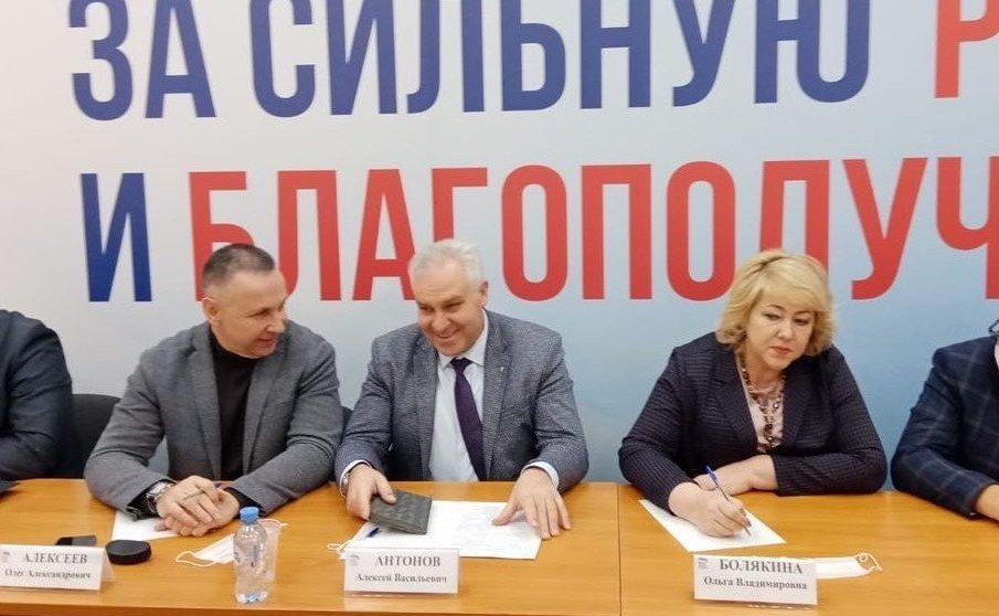 Олег Алексеев в ходе работы в регионе принял участие в совещании, на котором обсуждалась возможность открытия государственных аптек