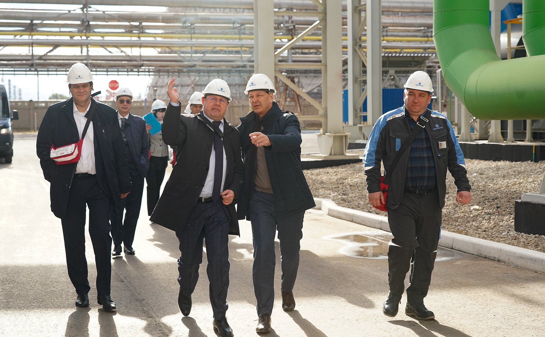В г. Тольятти первый заместитель Председателя Совета Федерации Андрей Яцкин ознакомился с работой химической компании «КуйбышевАзот»