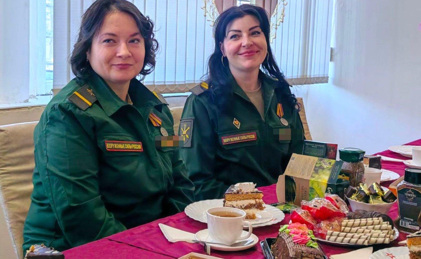 Артем Малащенков поздравил смолянок-военнослужащих с Международным женским днем