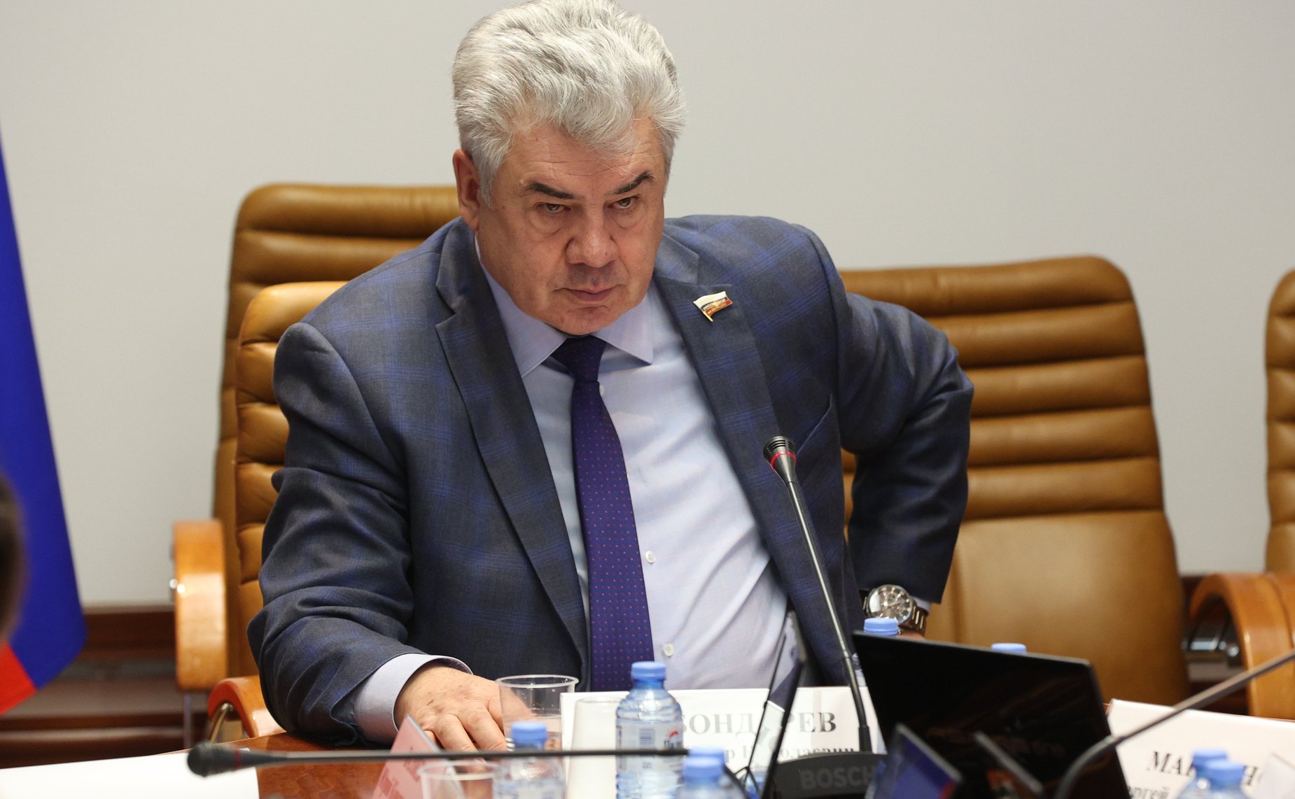 Виктор Бондарев