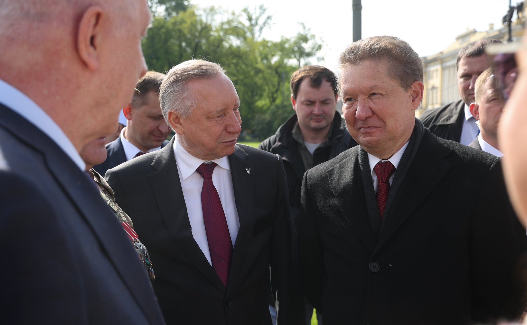Возложение цветов к памятнику Петру I на Сенатской площади