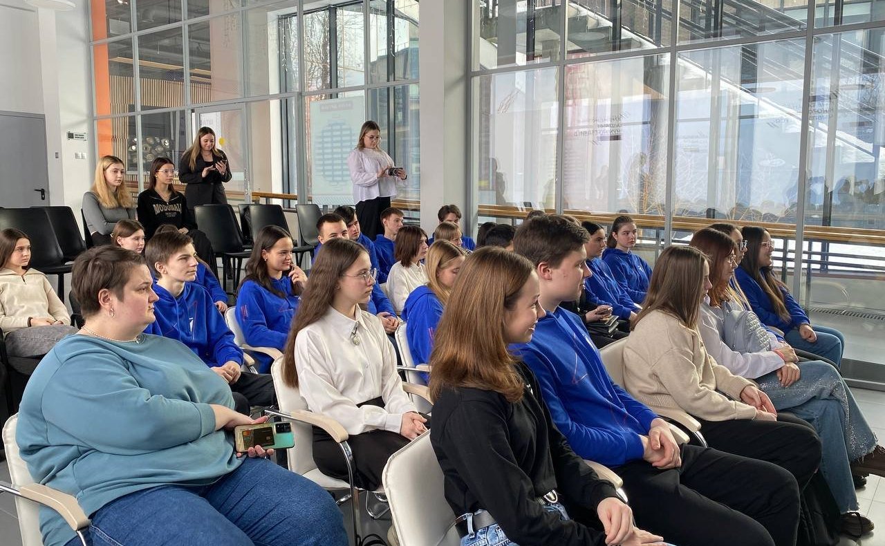 Александр Савин встретился с активистами регионального отделения Российского движения детей и молодёжи «Движение Первых»