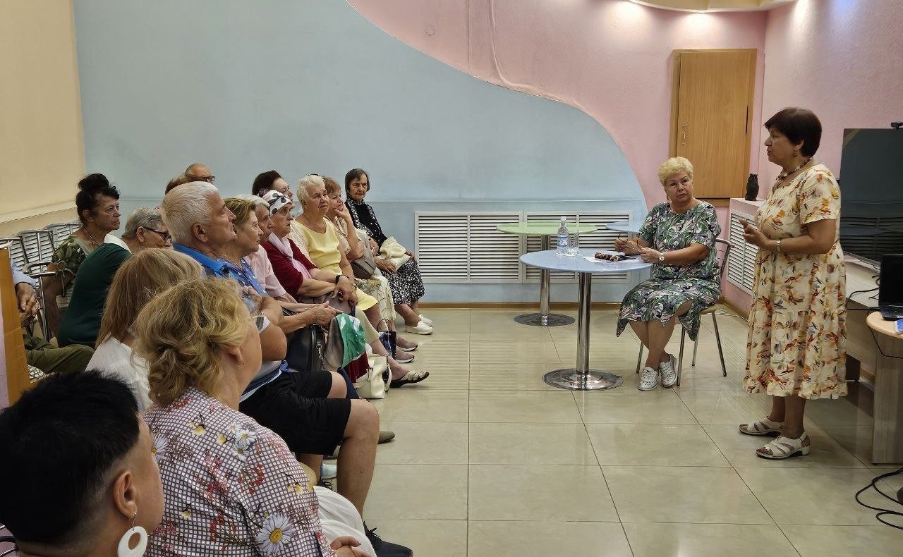 Ольга Бас провела встречу с активом проекта «Старшее поколение» ЛНР