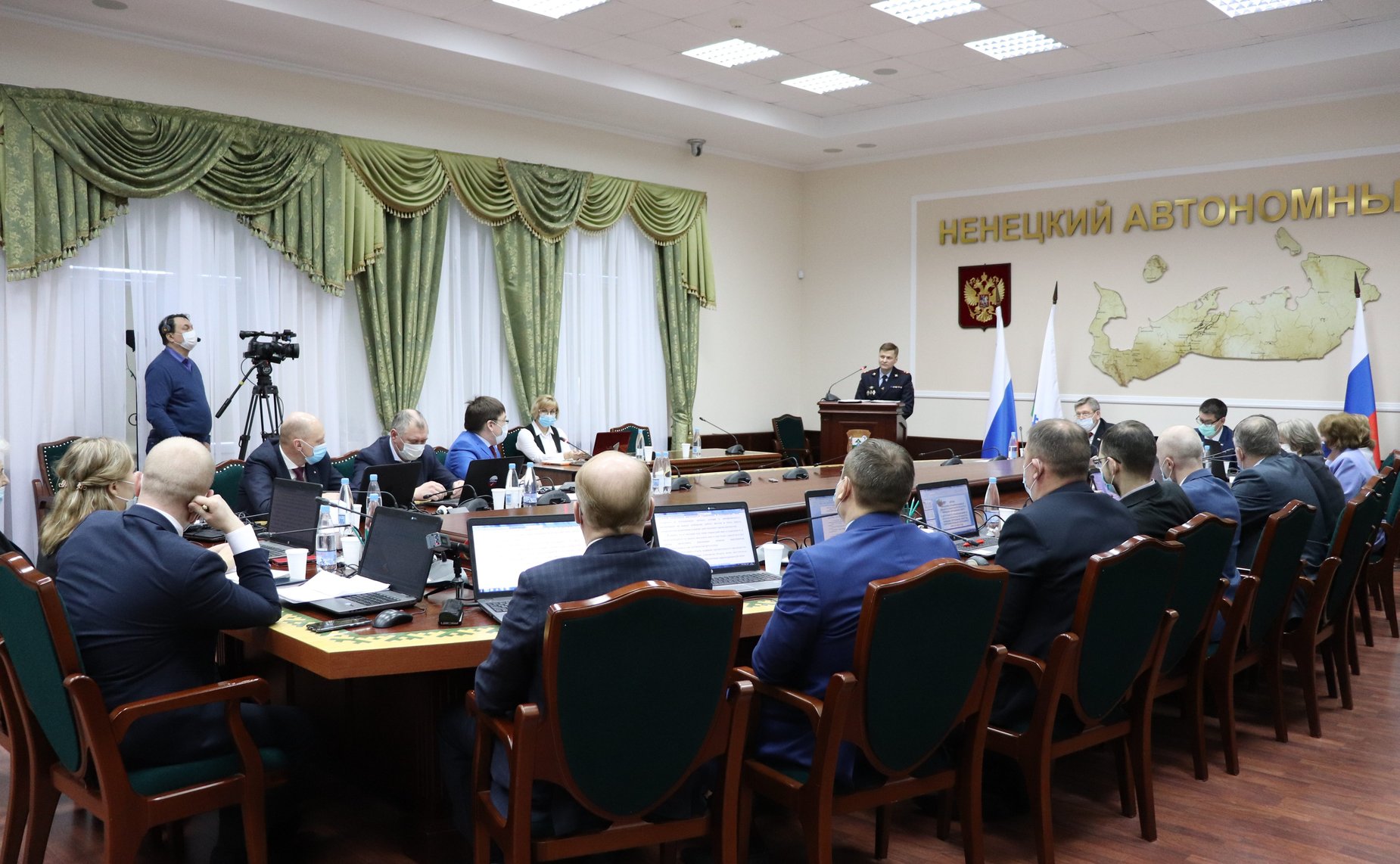 Римма Галушина в ходе работы в регионе приняла участие в 33-й сессии регионального парламента