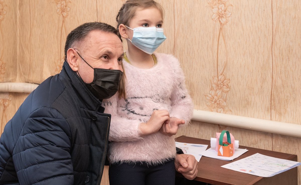 Олег Алексеев и Дмитрий Романов побывали в гостях у семей, которые взяли под опеку несовершеннолетних детей