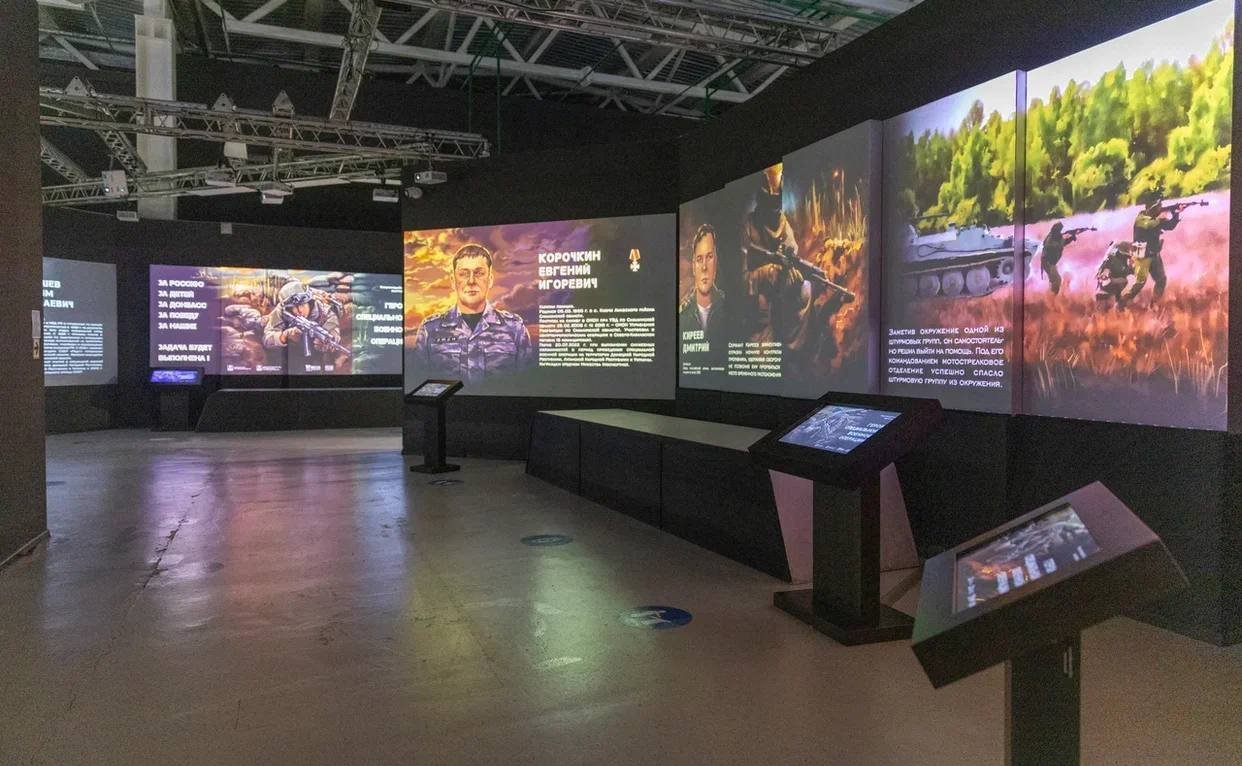 Андрей Хапочкин принял участие в открытии в регионе мемориала в честь воинов СВО