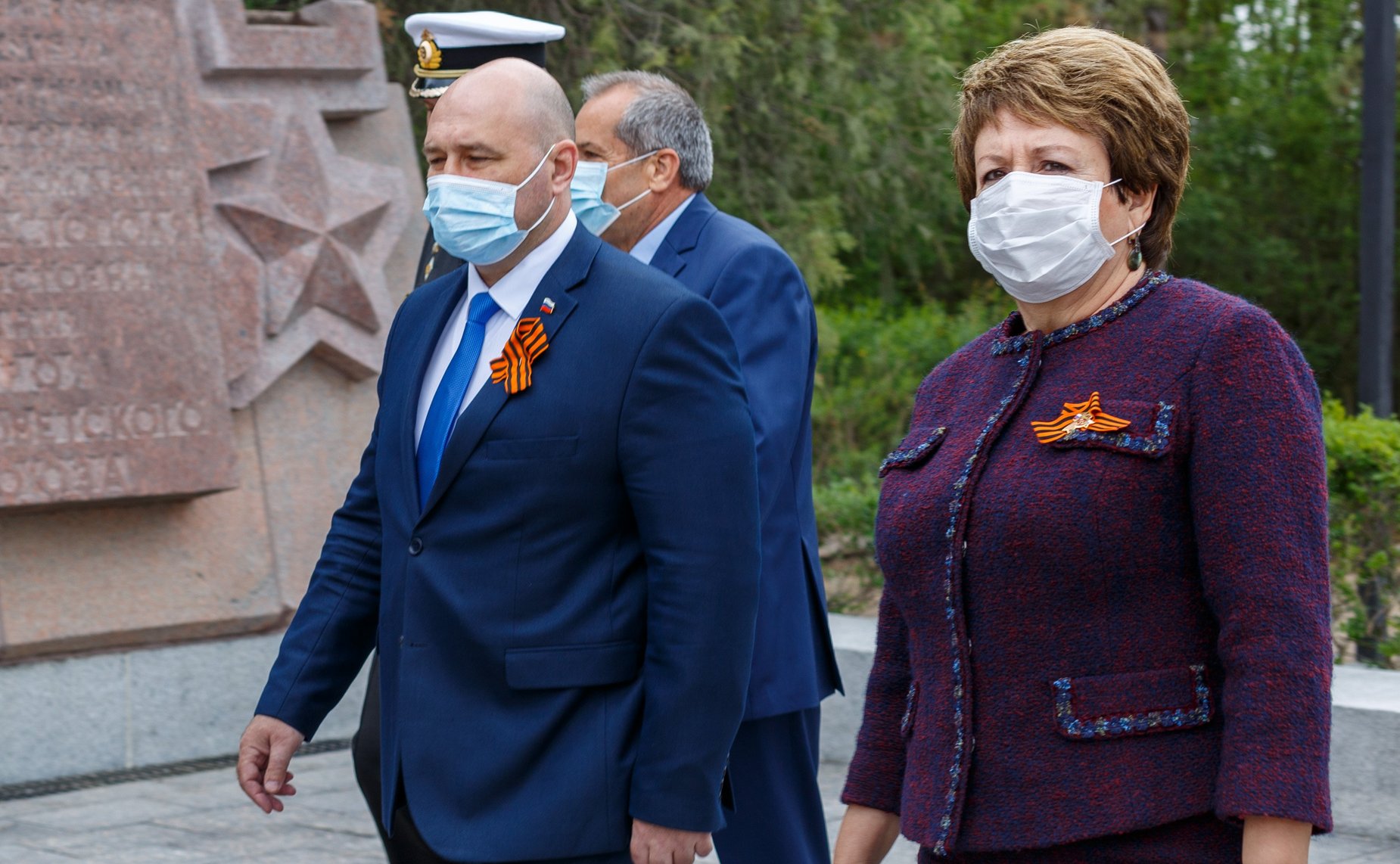 Е. Алтабаева приняла участие в возложении цветов к обелиску Славы на Сапун-горе