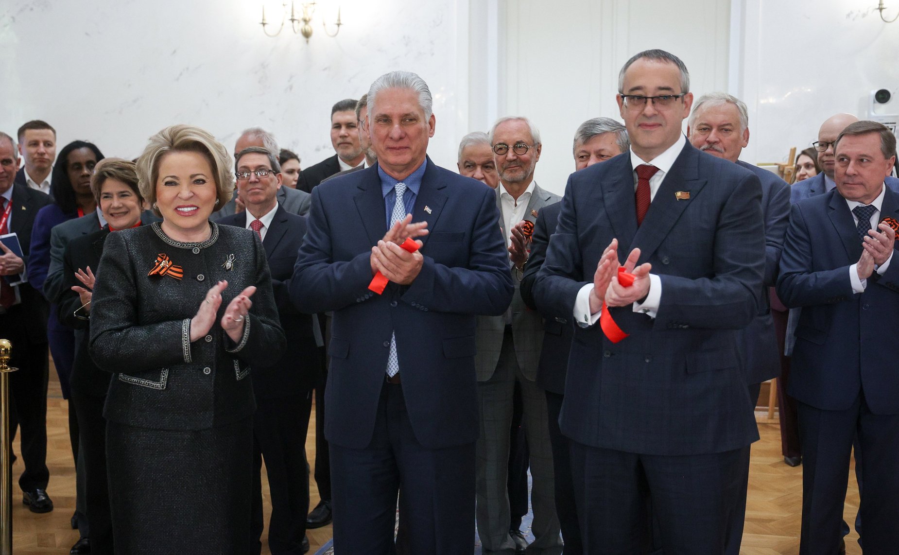 Председатель Совета Федерации Валентина Матвиенко, Президент Кубы Мигель Марио Диас-Канель и Председатель Московской городской Думы Алексей Шапошников открыли фотовыставку, посвящённую 65-летию восстановления российско-кубинских дипломатических отношений