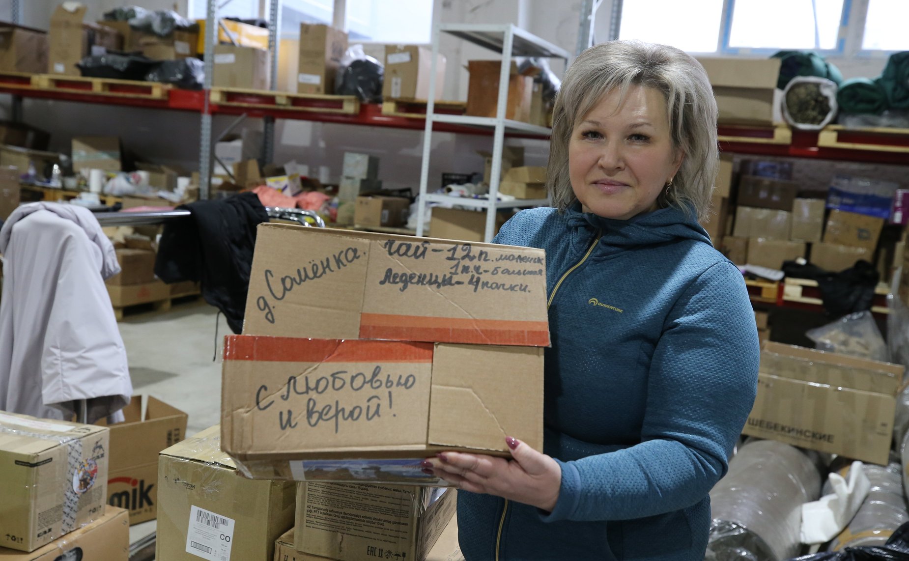 Елена Писарева в ходе рабочей поездки в регион приняла участие в отправке очередной партии груза военнослужащим, находящимся в зоне проведения СВО, и мирным жителям Донбасса