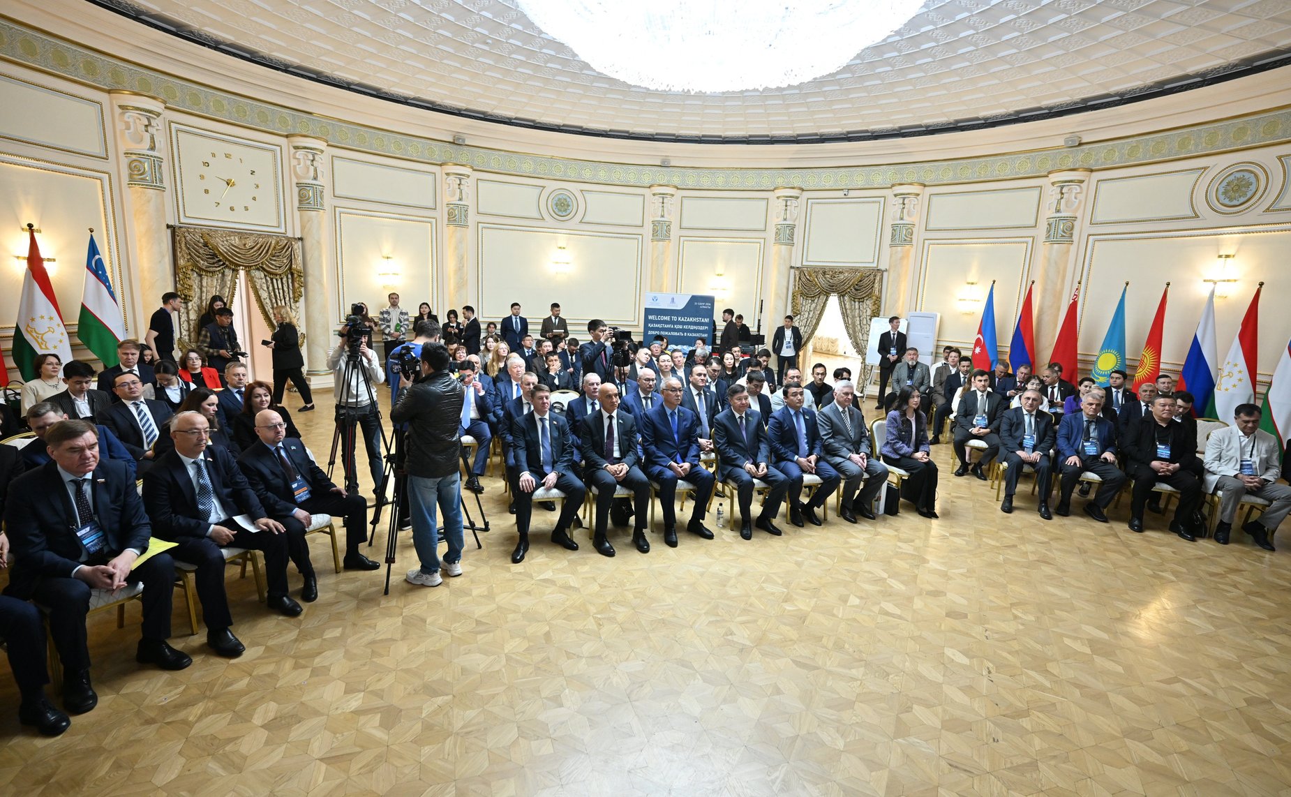 Сенаторы РФ приняли участие в Открытом кубке МПА СНГ по шахматам в рамках проведения мероприятий, посвященных 30-летию Парламента Республики Казахстан