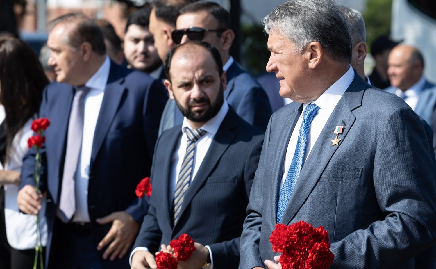 Члены парламентских делегаций России и Армении приняли участие в церемонии возложения цветов к Вечному огню на мемориале Победы