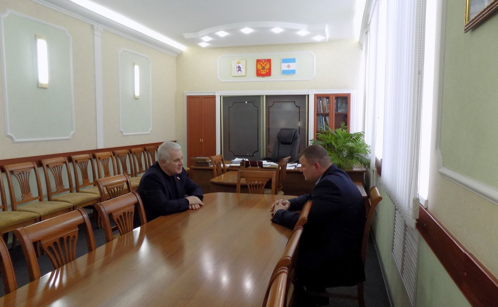 Сергей Мартынов в ходе рабочей поездки в регион встретился с главой администрации Медведевского муниципального района Денисом Окуловым