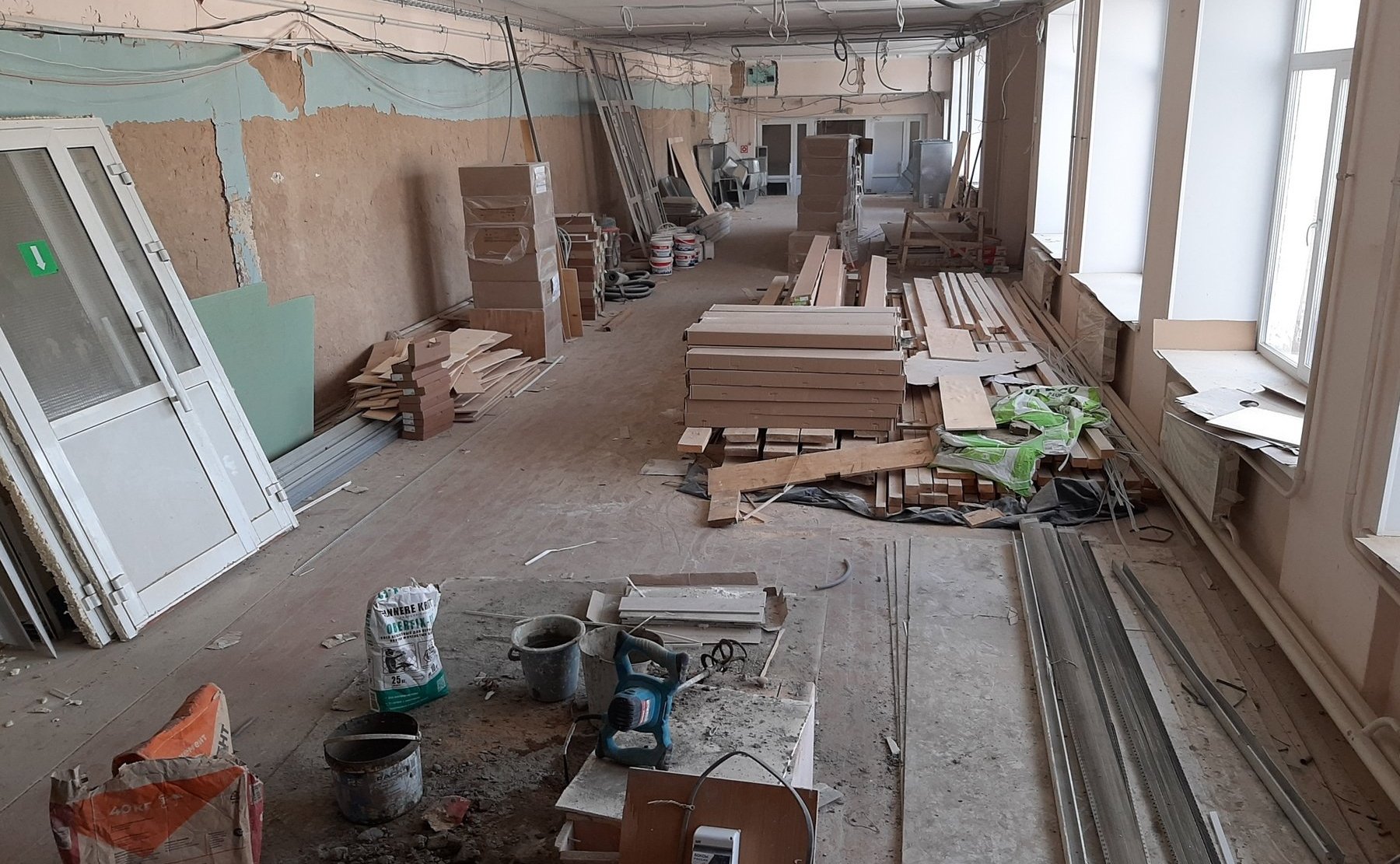 Сергей Мартынов осмотрел здание Куженерской основной школы