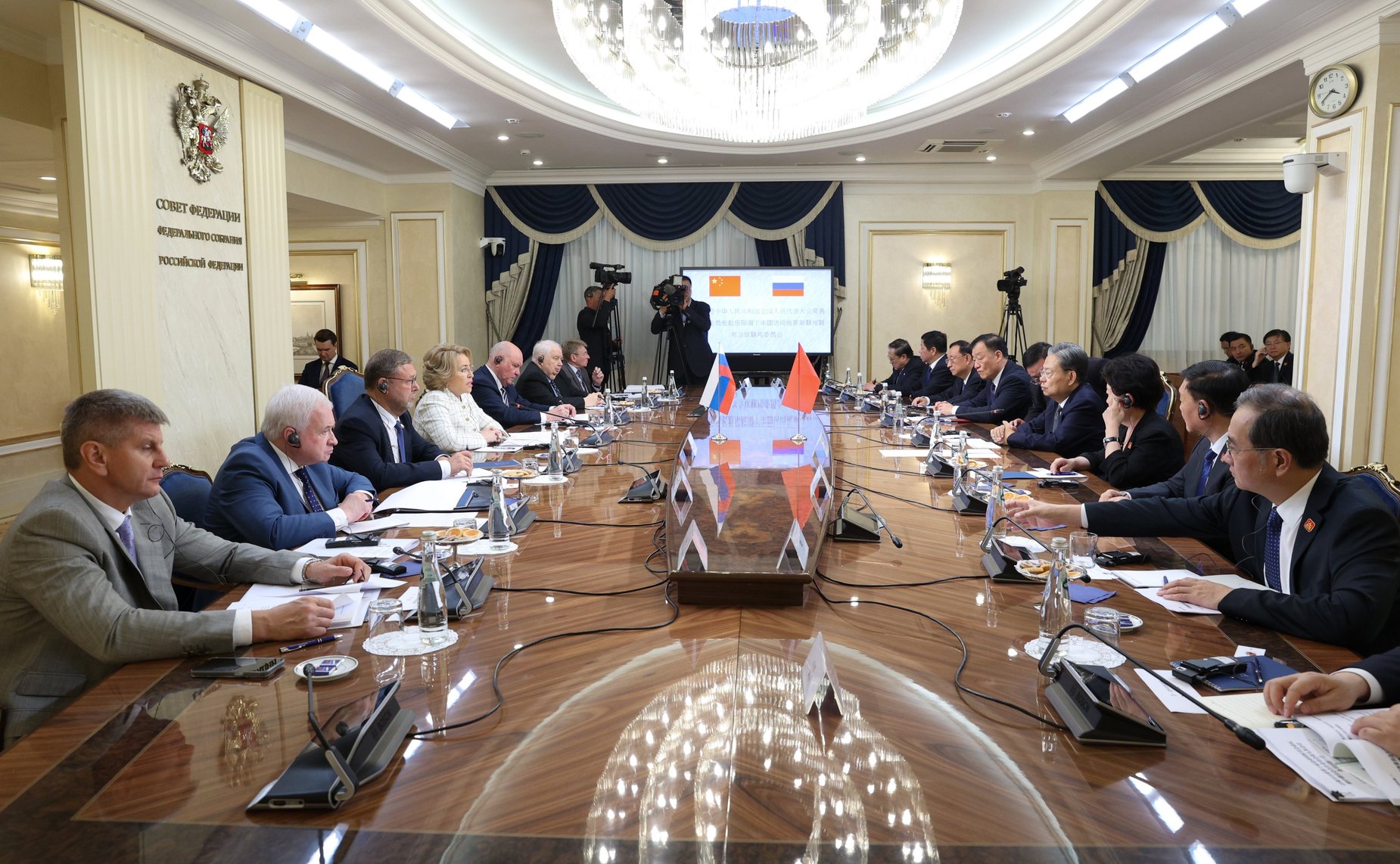 Валентина Матвиенко провела встречу с Председателем Постоянного комитета Всекитайского собрания народных представителей КНР Чжао Лэцзи