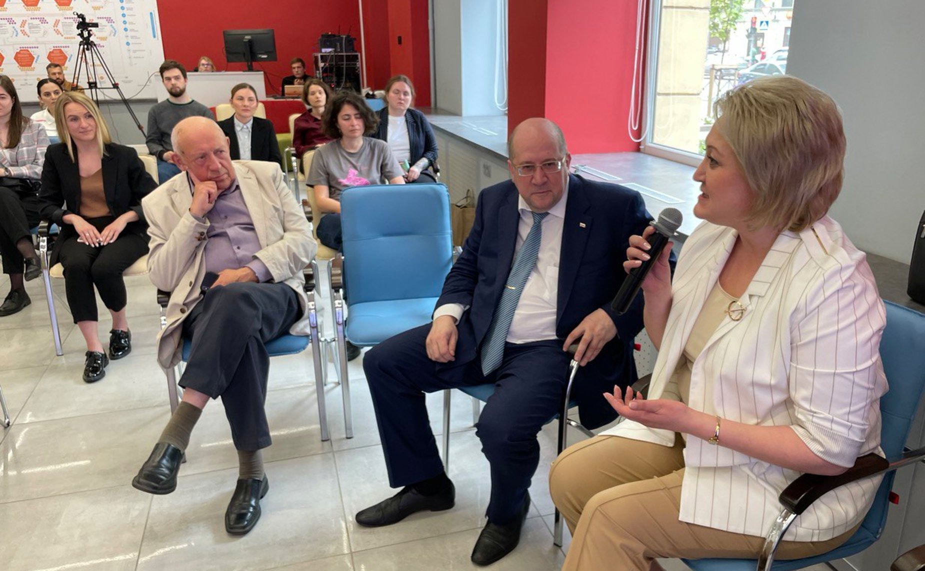 Лилия Гумерова в ходе рабочей поездки в Северную столицу посетила Санкт-Петербургский государственный университет промышленных технологий и дизайна (СПбГУПТД)