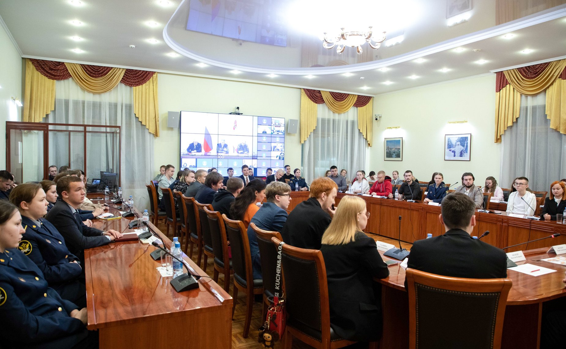 Заседание Дискуссионного клуба Молодежного парламента Вологодской области