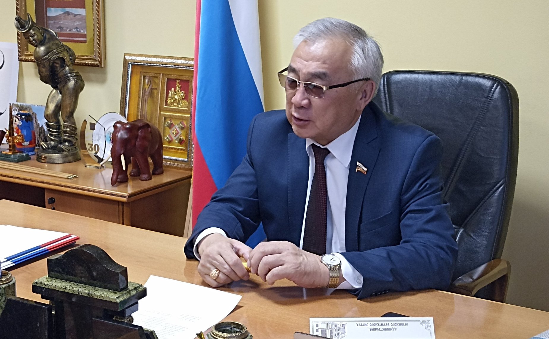 Баир Жамсуев во время рабочей поездки в регион 26 декабря провел прием граждан по личным вопросам в поселке Агинское