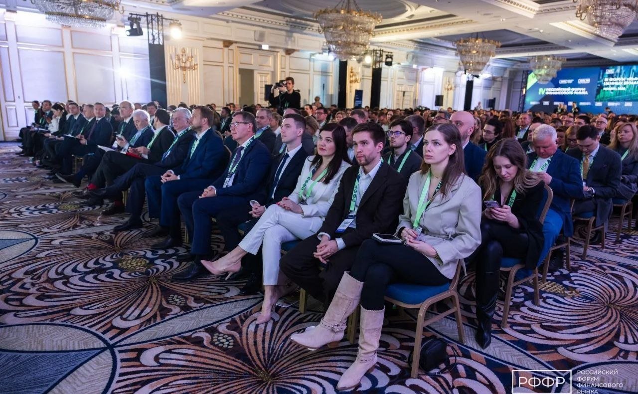 Заместитель Председателя Совета Федерации Николай Журавлёв принял участие в IV Российском форуме финансового рынка
