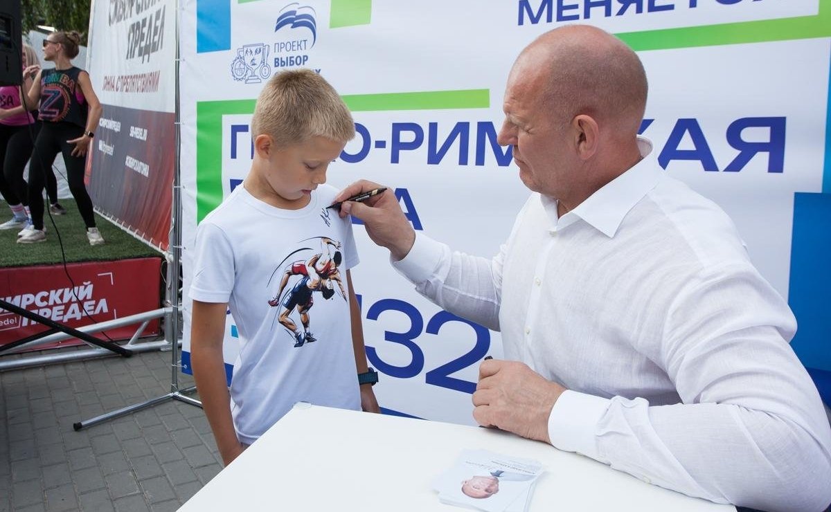 Александр Карелин принял участие в мероприятиях, посвящённых Дню молодёжи и Дню города Новосибирска