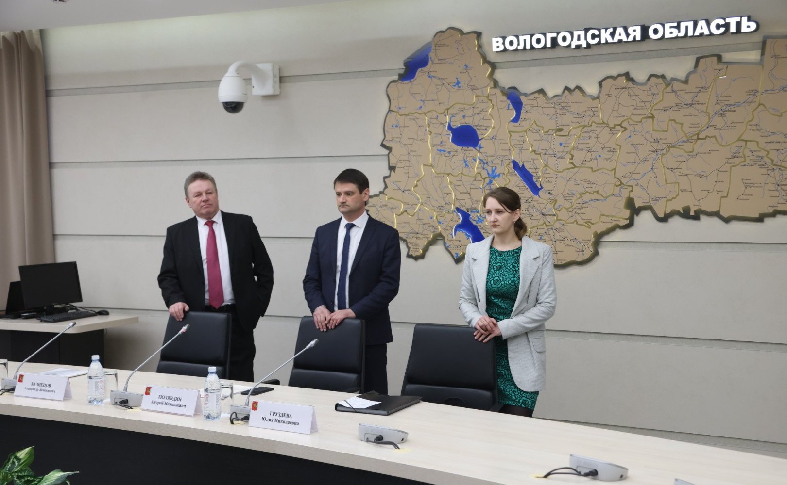 Заместитель Председателя Совета Федерации Юрий Воробьев и губернатор региона Олег Кувшинников приняли участие в церемонии подписания контракта на строительство детского сада в туристической жемчужине Вологодчины городе Кириллове