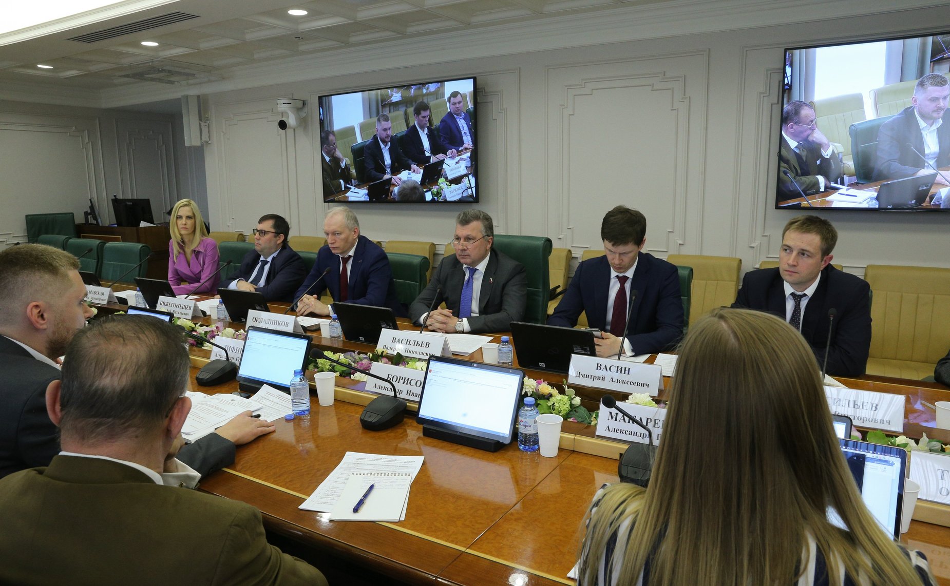 Совещание на тему «О совершенствовании законодательства в области торговой деятельности в части формирования торговых реестров»