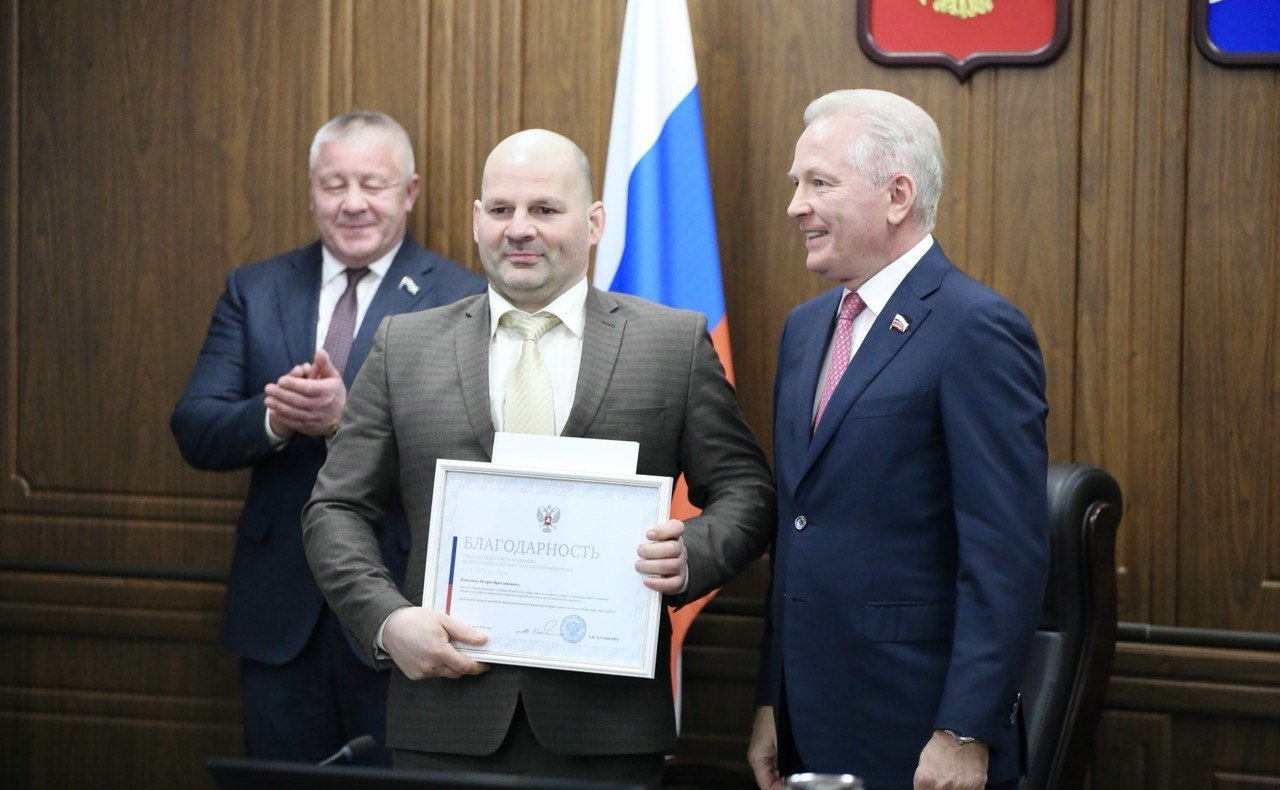 Валерий Пономарев поздравил депутатов и жителей региона с Днем камчатского парламентаризма