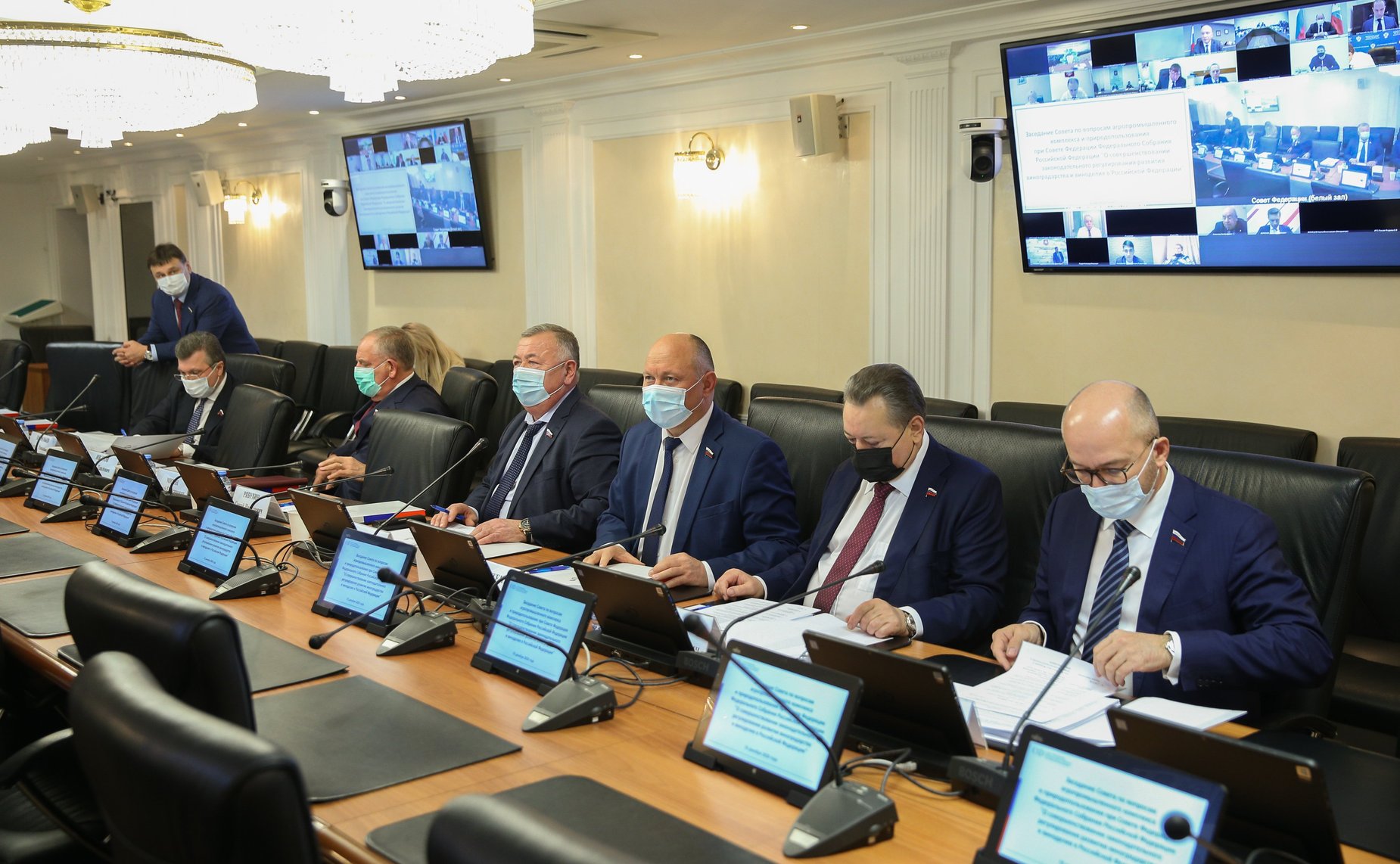 Заседание Совета по вопросам агропромышленного комплекса и природопользования на тему «О совершенствовании законодательного регулирования развития виноградарства и виноделия в РФ»