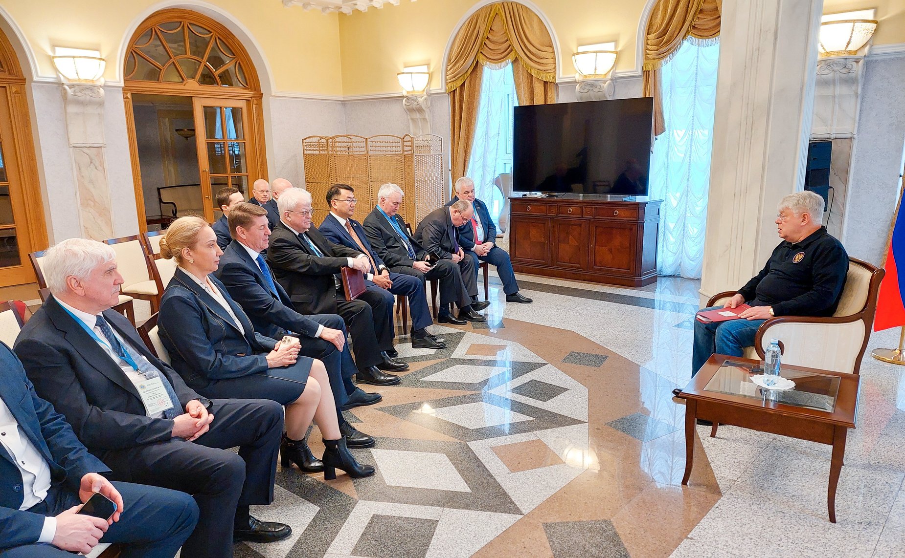 Делегация сенаторов по наблюдению за проведением референдума по принятию новой Конституции Казахстана провели встречу с Послом Российской Федерации в Республике Казахстан