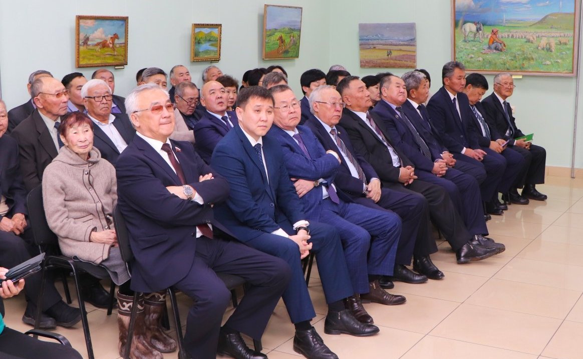 Баир Жамсуев принял участие в презентации книги «Звезда над степью» и юбилейном турнире Агинского Бурятского округа по вольной борьбе на призы памяти Бадмы Цыреновича Цыренова