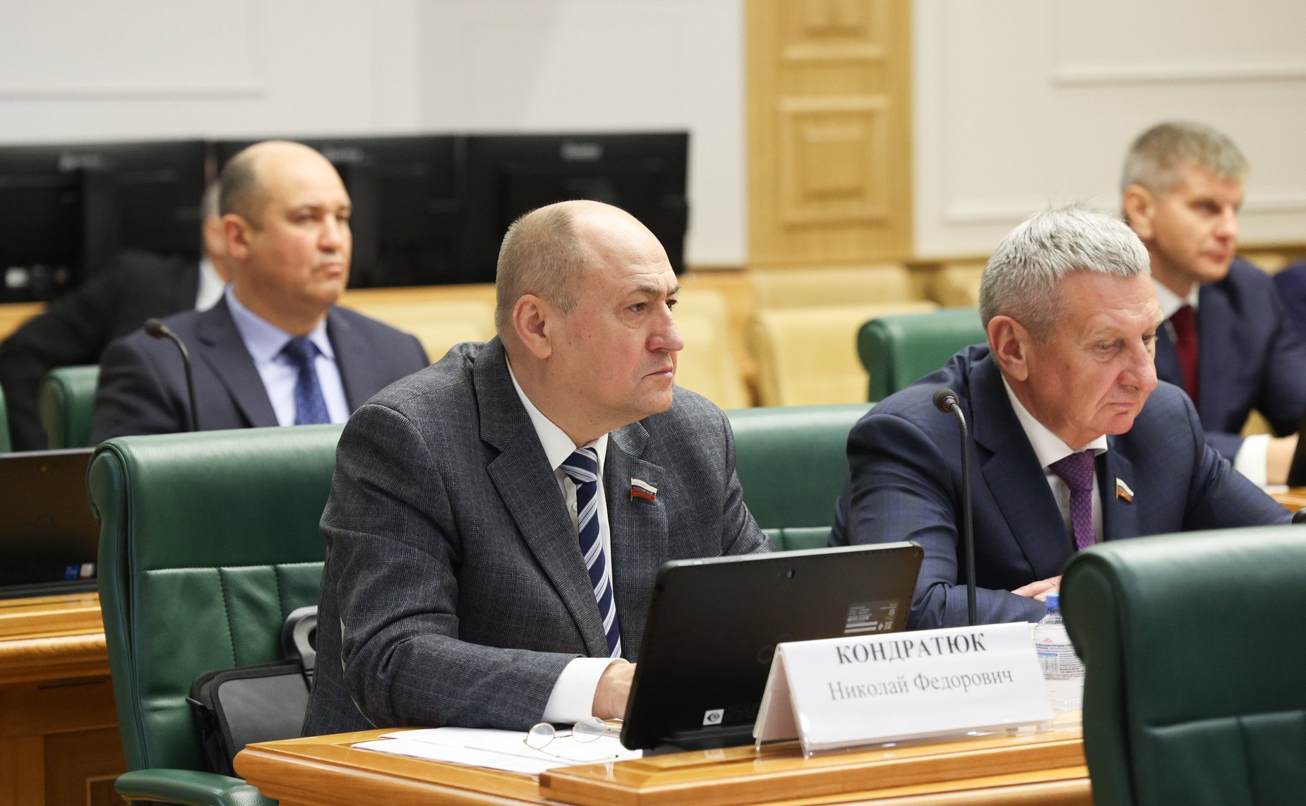 На заседании Комитета СФ по обороне и безопасности проведены консультации по предложенной Президентом РФ кандидатуре на должность Министра обороны