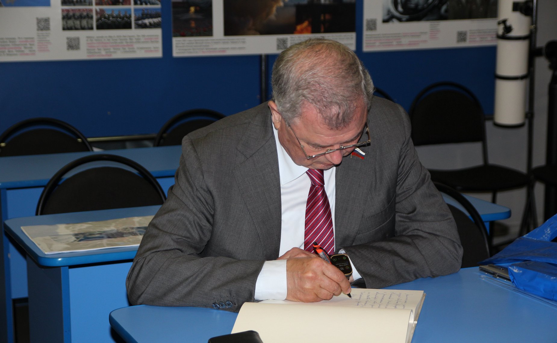 Анатолий Артамонов в рамках рабочей поездки в Чувашскую Республику посетил ряд объектов, обсудил планы по дальнейшему развитию социальной сферы в регионе