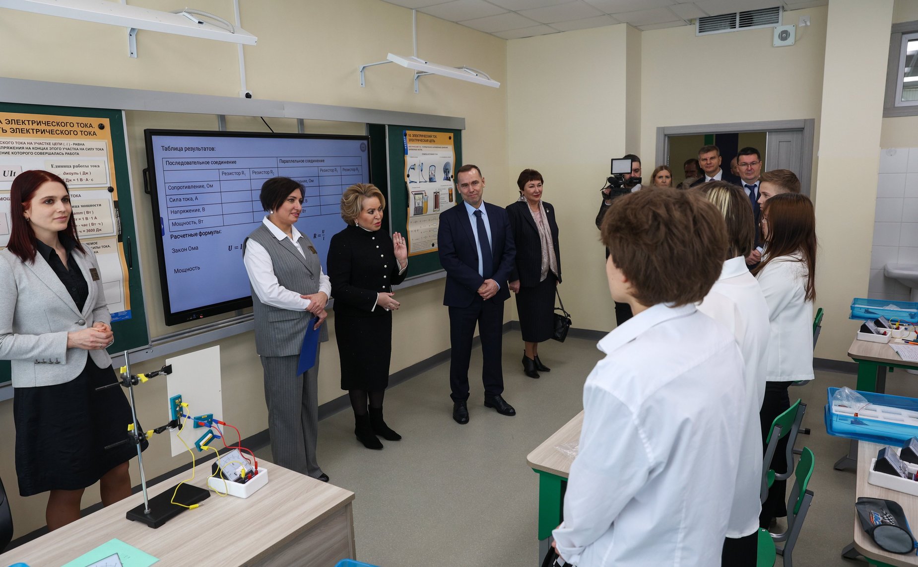 В ходе рабочей поездки в Курганскую область Председатель Совета Федерации Валентина Матвиенко посетила среднюю общеобразовательную школу №52 города Кургана