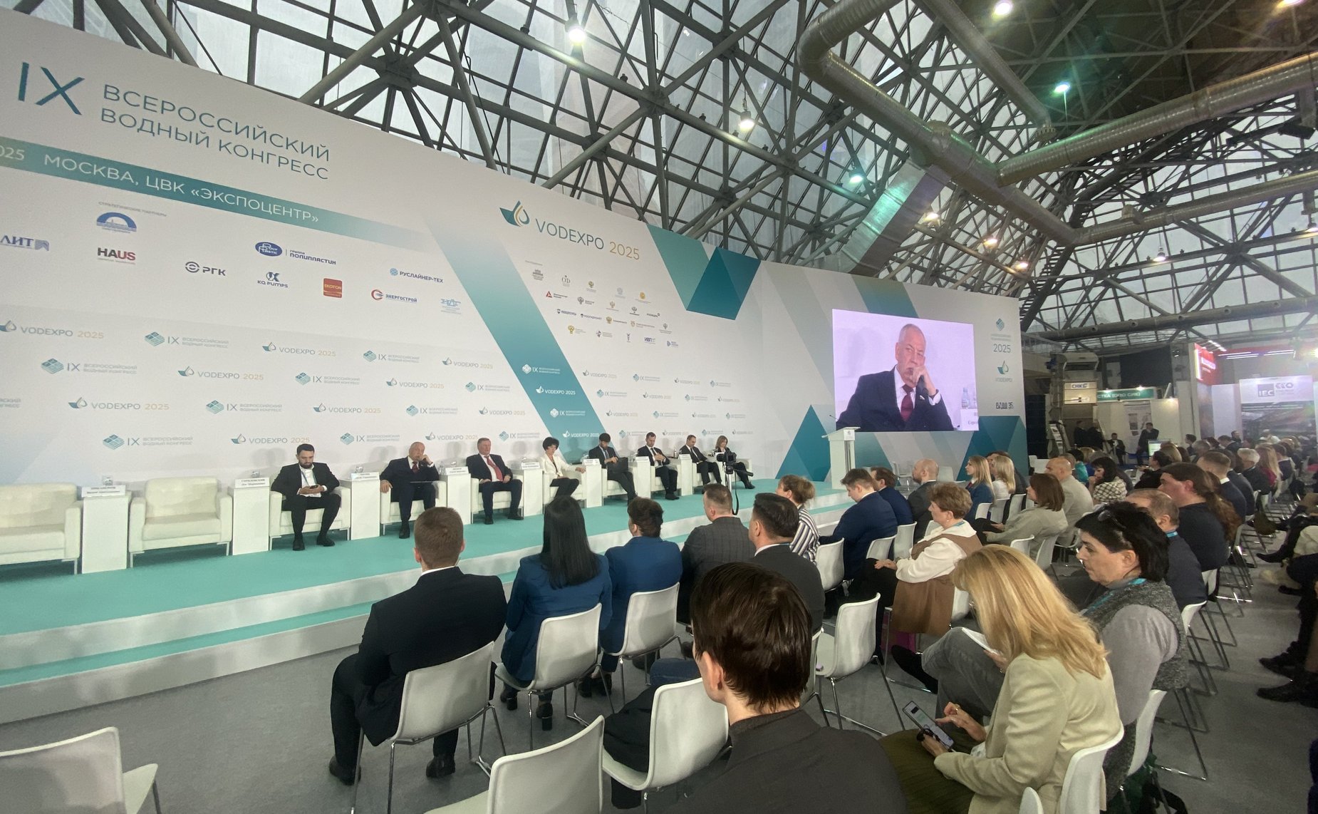 Первый заместитель председателя Комитета СФ по аграрно-продовольственной политике и природопользованию Сергей Митин принял участие в открытии IX Всероссийского водного конгресса