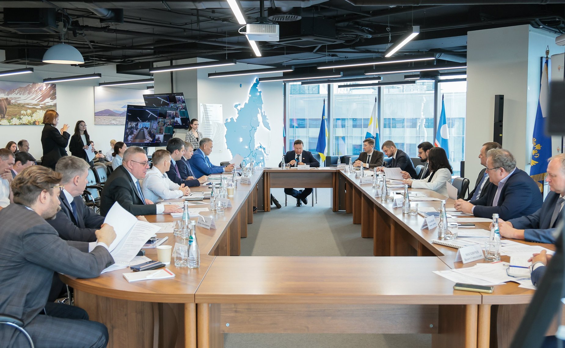 Александр Ролик и Виталий Алтабаев провели круглый стол по текущим вопросам развития лесного комплекса на Дальнем Востоке