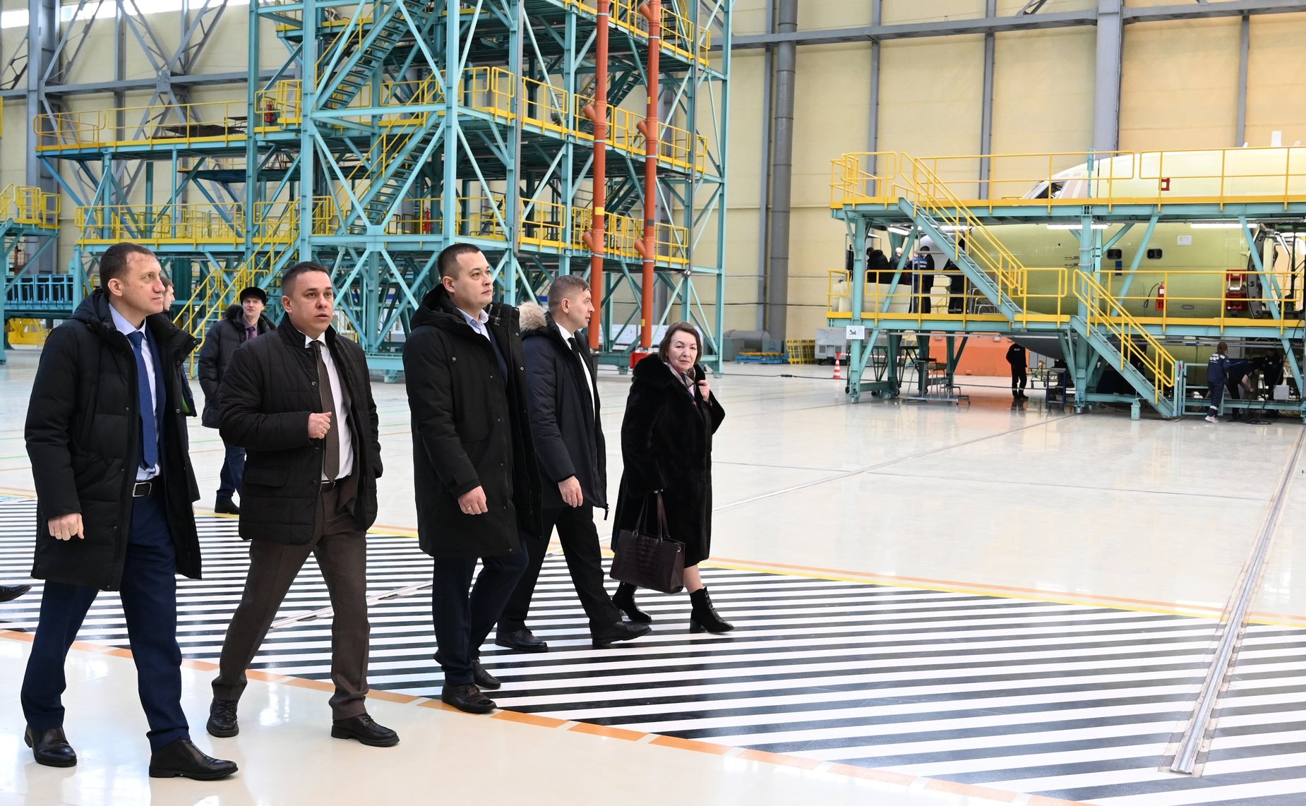 Айрат Гибатдинов в ходе поездки в регион посетил авиастроительный завод