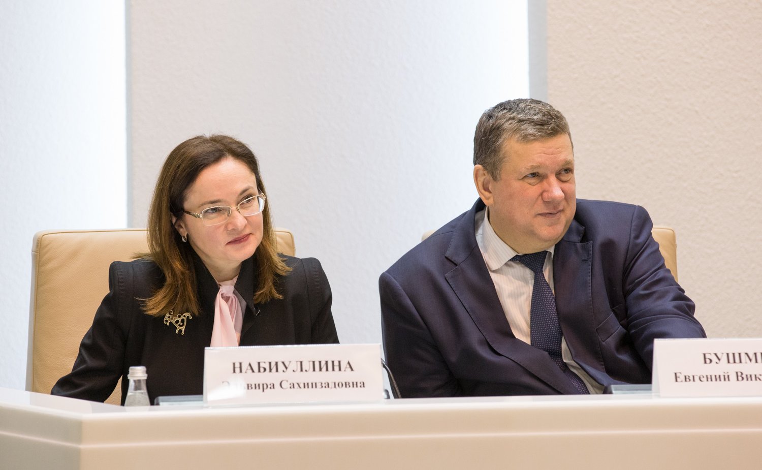 08-10 Парламентские слушания по бюджету-12