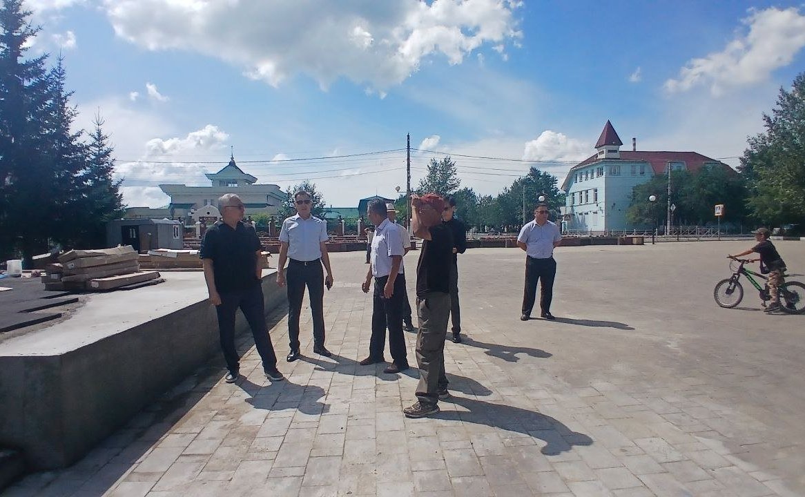 Баир Жамсуев в ходе рабочей поездки в регион проверил ход строительных и ремонтных работ в посёлке Агинское