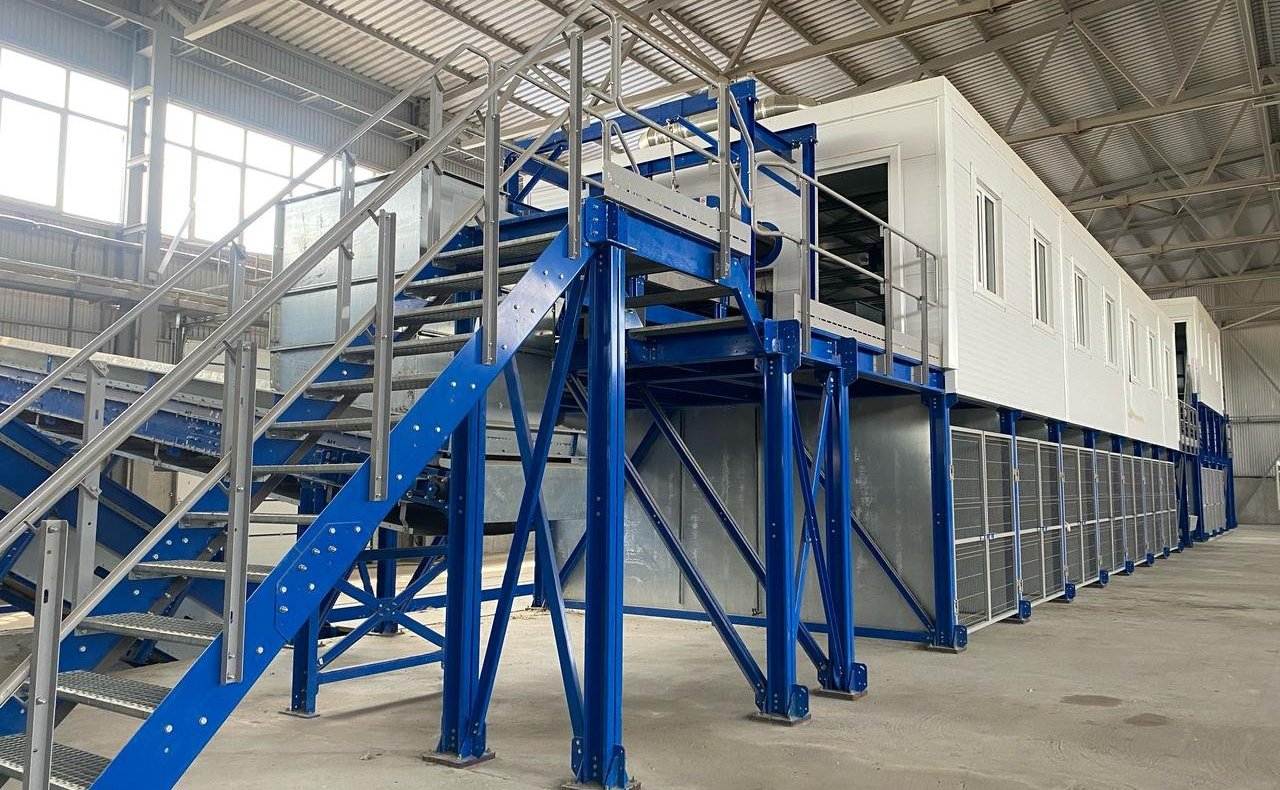 Виталий Назаренко в ходе поездки в регион обсудил с министром ЖКХ, топлива и энергии Майраном Тамаевым актуальные вопросы жилищно-коммунального хозяйства, проблему аварийного жилья