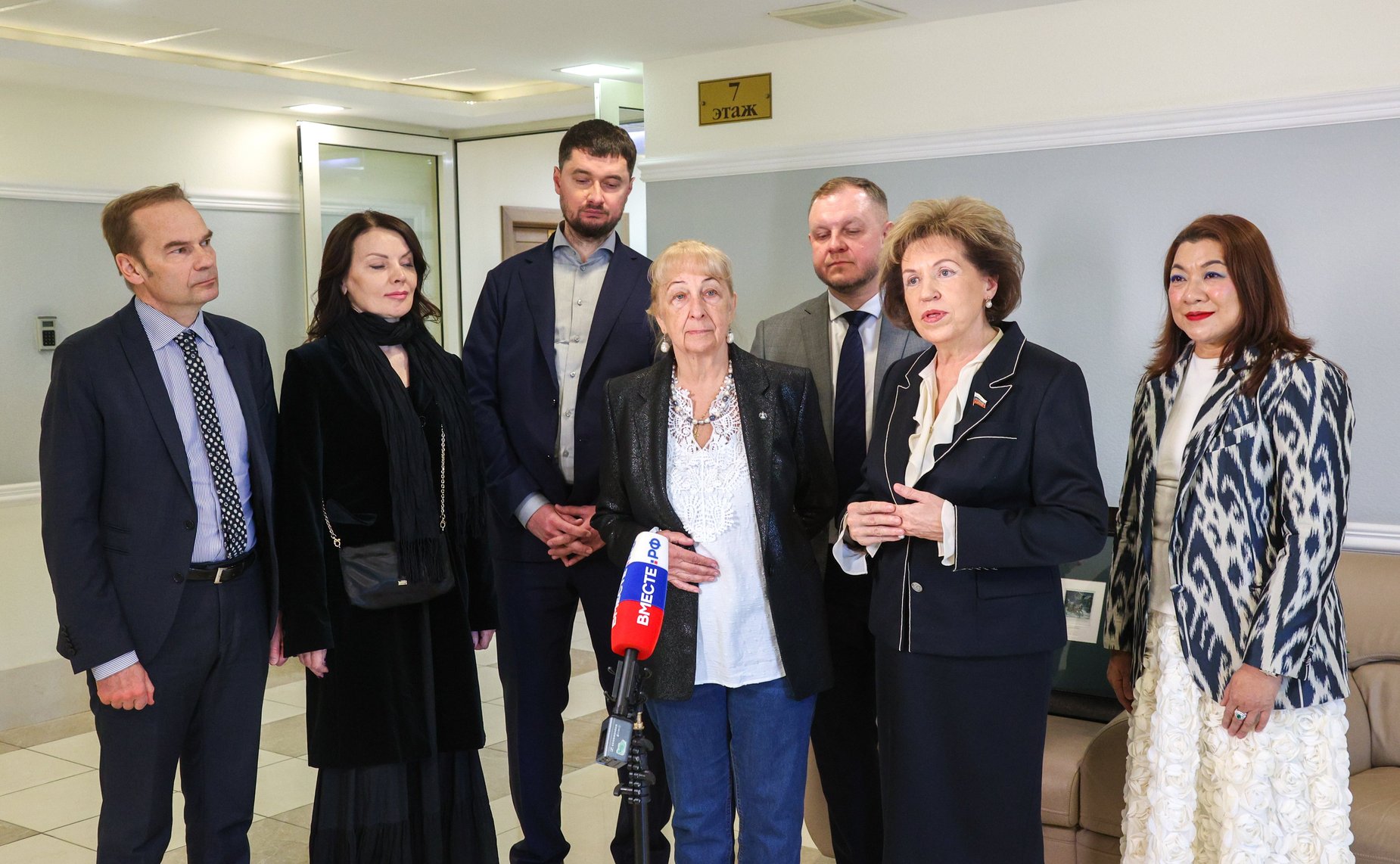 Торжественное открытие выставки Народного художника РФ Людмилы Юга «Нить времен. Подвиг Победы»