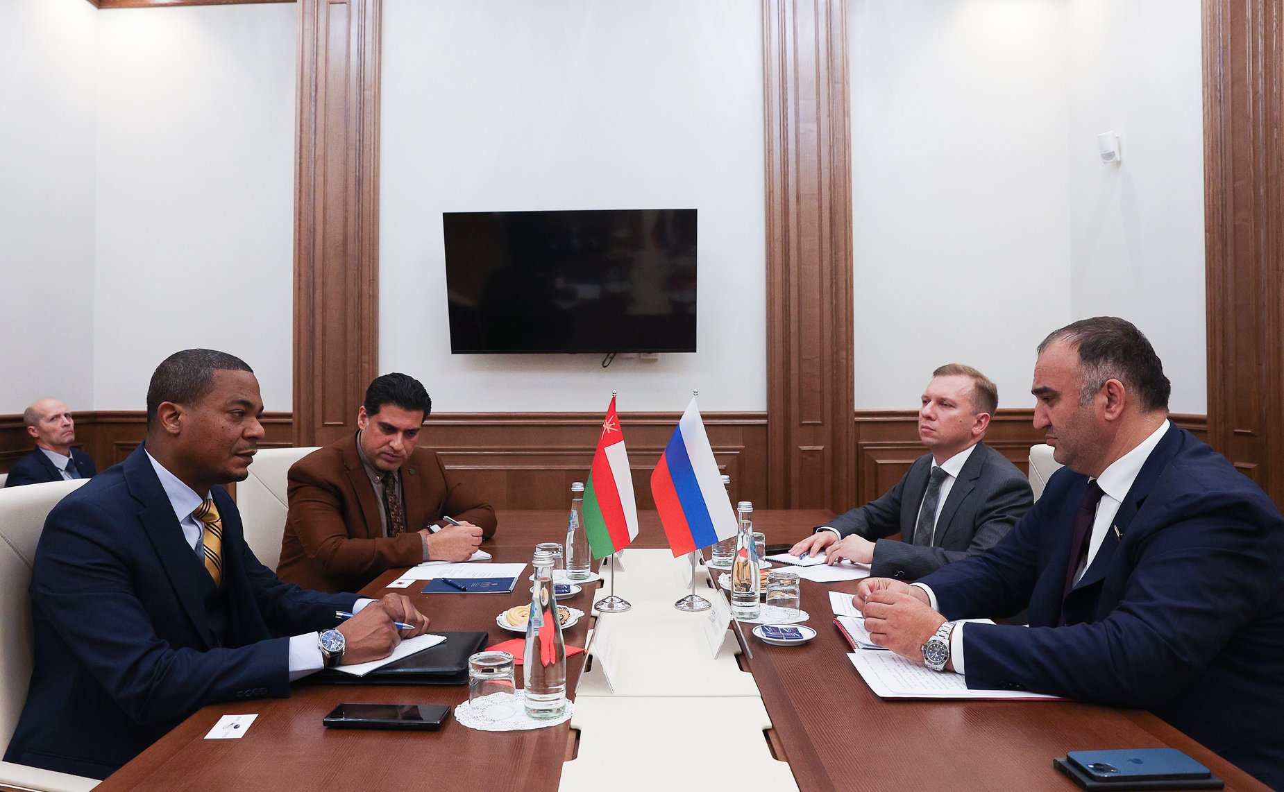 Встреча заместителя председателя Комитета СФ по социальной политике Мохмада Ахмадова с Чрезвычайным и Полномочным Послом Султаната Оман в РФ