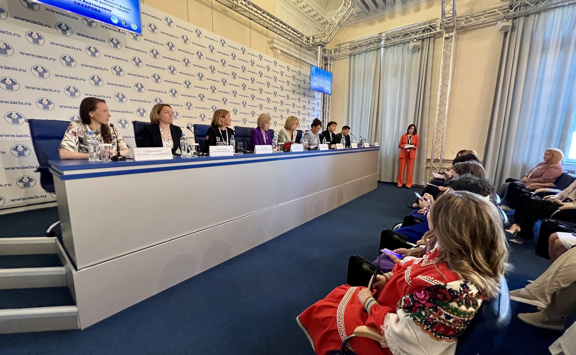 Татьяна Сахарова провела тематическую сессию в рамках Первого форума женщин Севера, Сибири и Дальнего Востока