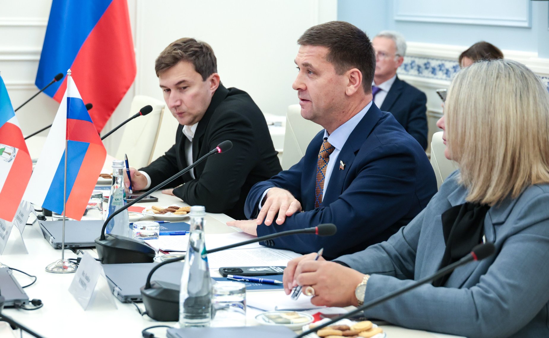 Встреча члена Комитета СФ по социальной политике .Андрея Чернышева с Чрезвычайным и Полномочным Послом Республики Экваториальная Гвинея в Российской Федерации Лусиано Айекабой