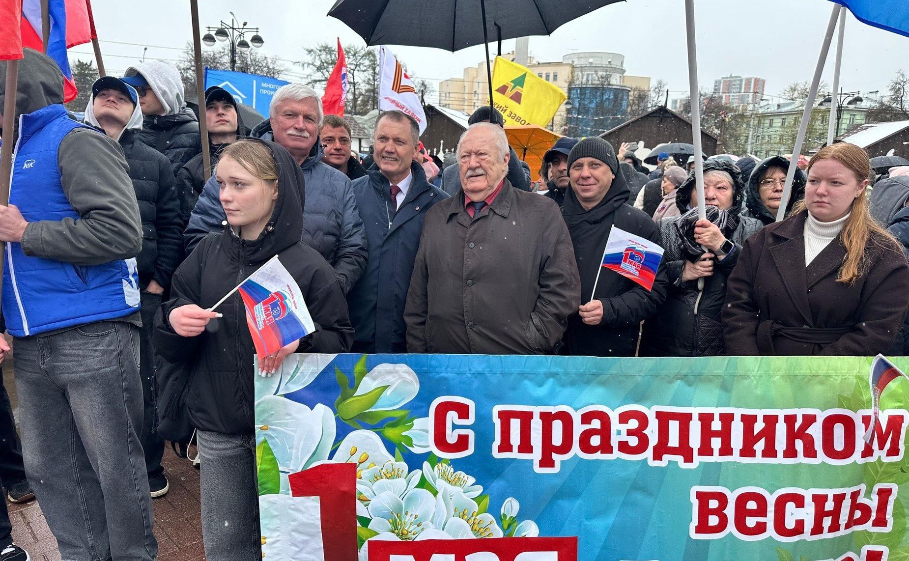 Игорь Мурог поздравил рязанцев с Первомаем на митинге-концерте на площади Победы