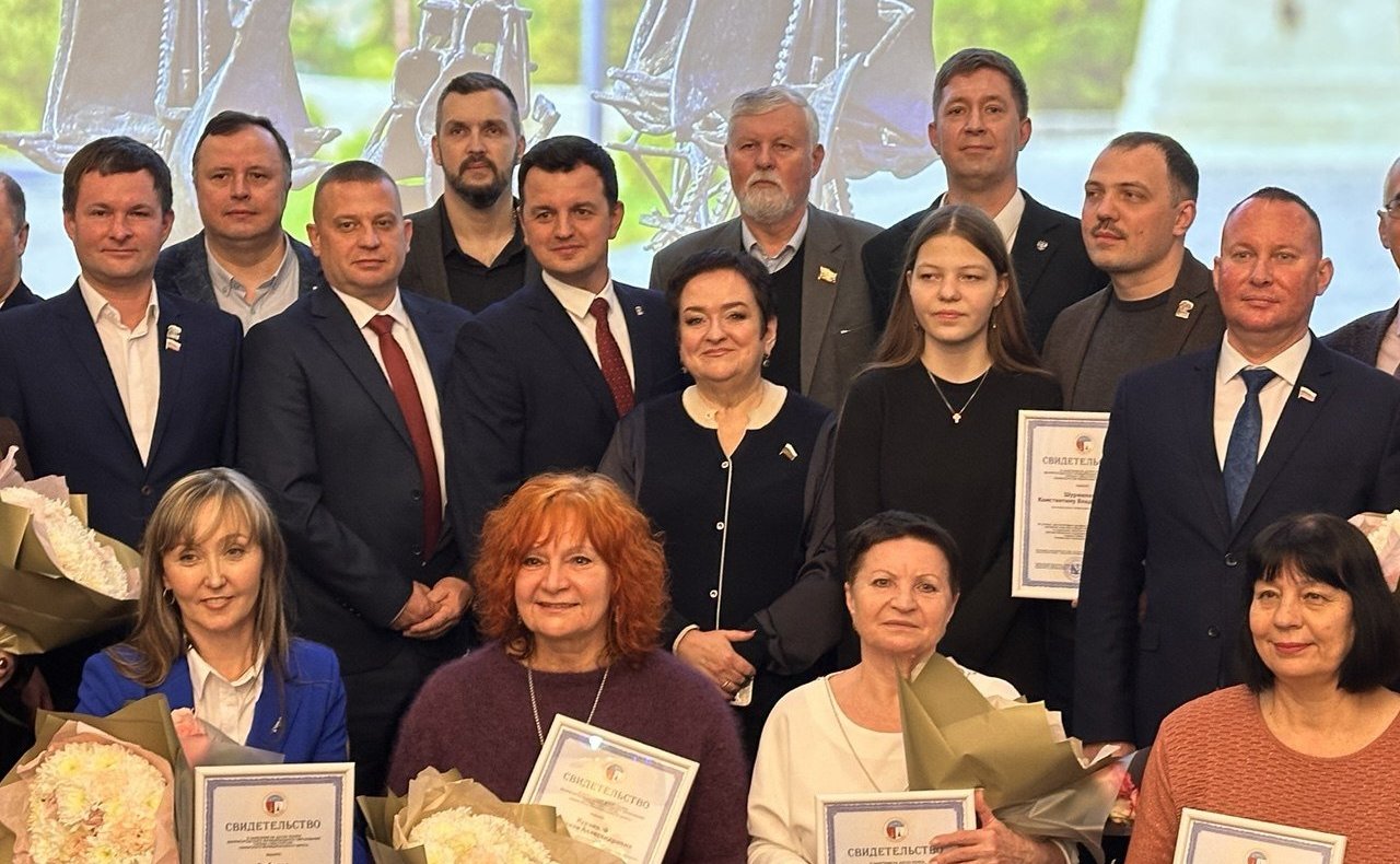 Лариса Мельник поздравила жителей Ленинского района города-героя с 88-летием со дня его основания